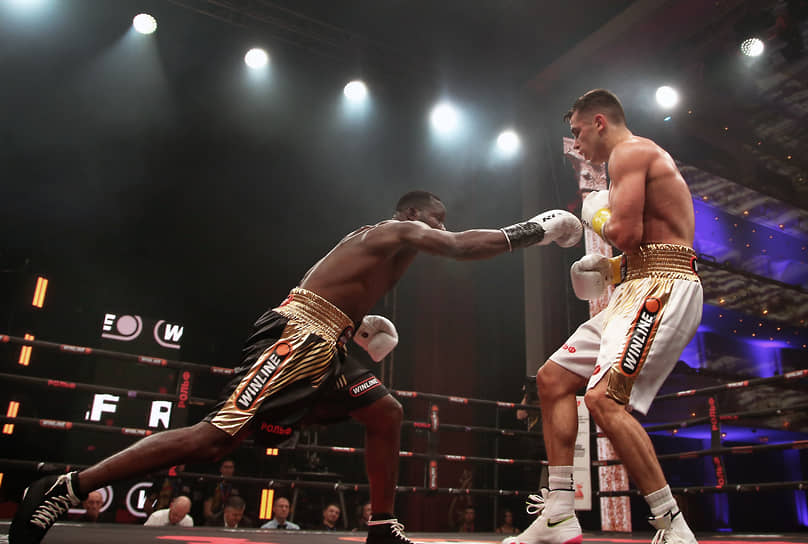 Во время турнира солист оперы Степан Волков исполнил гимн России