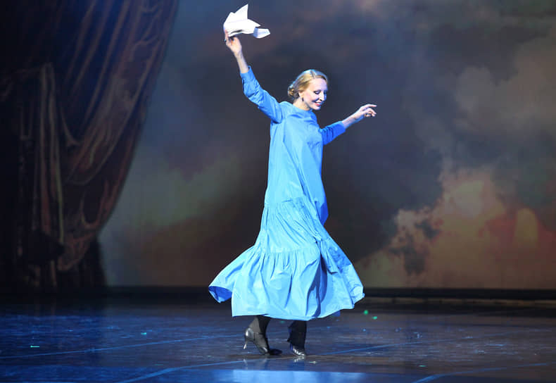 В роли рассказчика в спектакле выступила сама Илзе Лиепа