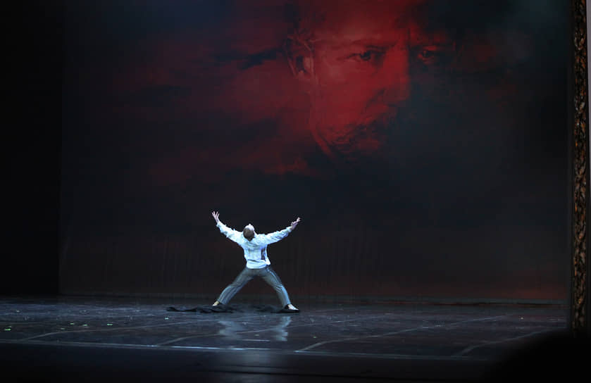 «&quot;Мой Чайковский&quot; — спектакль балетный и не только. Мне кажется, что через балеты Чайковского легко дойти до сердца зрителя. Хочется, чтобы понятие &quot;мой Чайковский&quot; для каждого россиянина складывалось так же, как понятие &quot;мой Пушкин&quot;. Чайковский — это средоточие нашей музыки. В его лице музыка дошла до невероятной высоты. Хочется, чтобы каждый зритель, уйдя с нашего спектакля, захотел вернуться к этой музыке, чтобы зрителю захотелось еще раз послушать музыку, чтобы он вспоминал, что у Чайковского есть не только балетная, но и прекрасная симфоническая музыка, доступная для разных возрастов», — высказалась о постановке балерина с мировым именем Илзе Лиепа