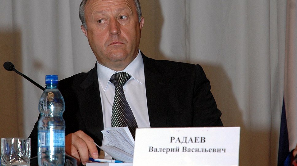 Продвинувшись вперед в рейтинге глав субъектов РФ, Валерий Радаев 
не стал влиятельнее для федерального центра 