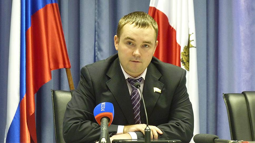 Депутат областной думы Сергей Нестеров считает, что избавиться от недобросовестных управляющих компаний можно введением лицензий