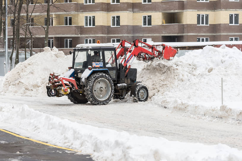 Саратовские власти много лет не справляются с уборкой снега в городе