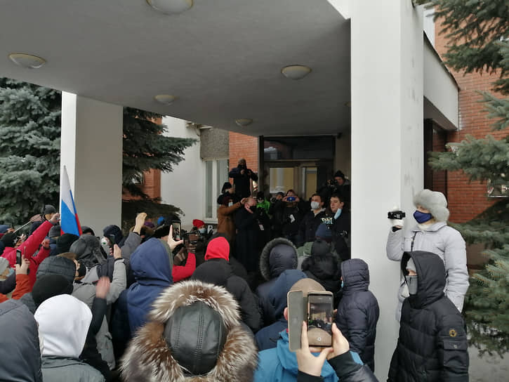 Саратовских депутатов предложили наказать за участие в протестном мероприятии