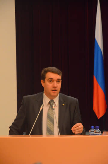 Александр Анидалов уверяет, что не проносил агитацию в зал заседания