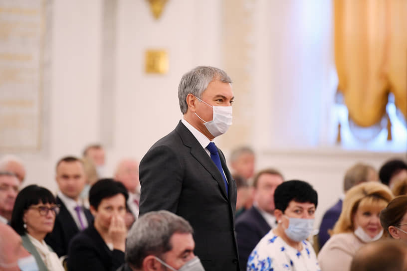 В 163‑м избирательном округе вместе со спикером
ГД Вячеславом Володиным выдвигаются еще девять политиков