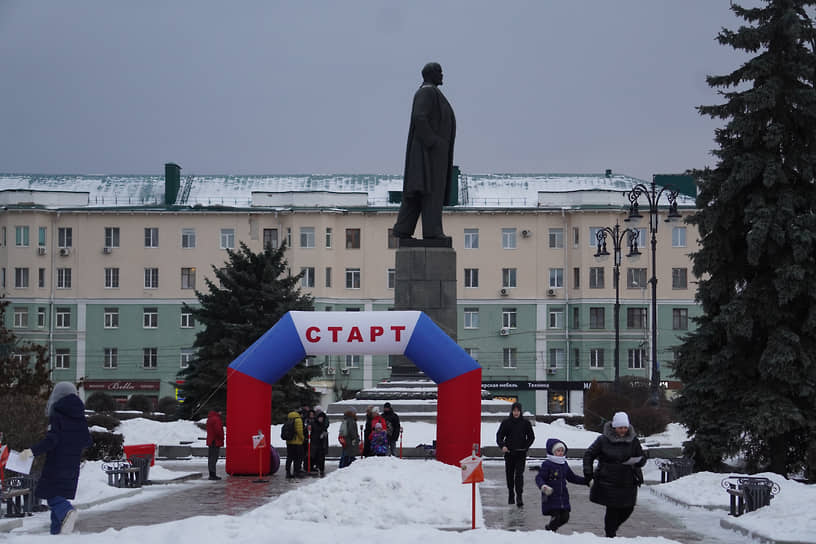 Уличные старты в Пензе начинались у памятника Владимиру Ленину