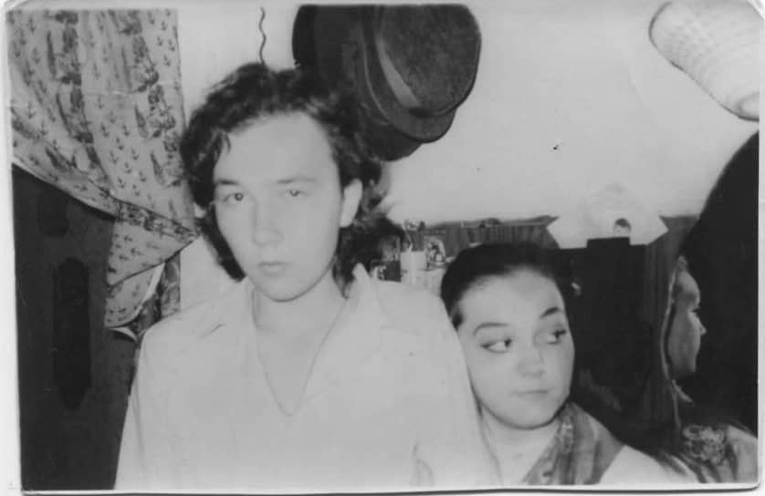 Алексей Голицын и его первая жена Оксана Лисохмара после свадьбы в 1990 году 