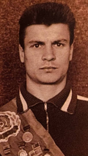 Мастер спорта международного класса СССР, неоднократный чемпион СССР и спартакиады народов СССР Анатолий Семенов