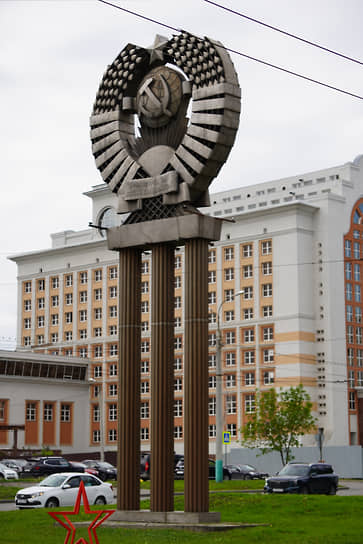 К 1990-м основные работы завершили, однако с распадом СССР строительство встало на паузу 