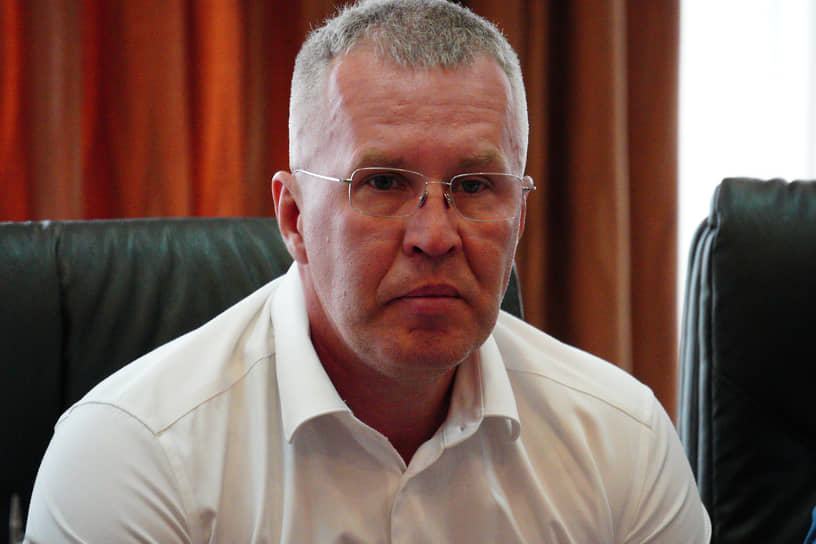 Член «Единой России» Владимир Кузнецов заседает в гордуме второй созыв подряд, а с ноября 2023го работает исполнительным директором ООО «Управляющая компания „Квартал“», Тамары Кузнецовой с выручкой более 50 млн руб.