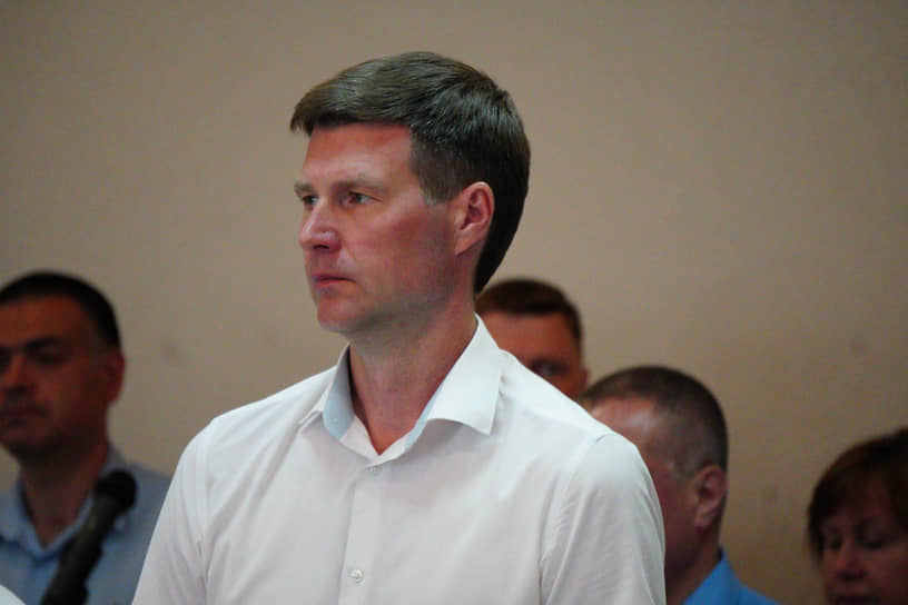 Член «Единой России» Борис  Панин с 2019 года возглавляет юридическую компанию «Партнер» стоимостью порядка 80 млн руб. и заседает в думе уже четвертый созыв подряд. 