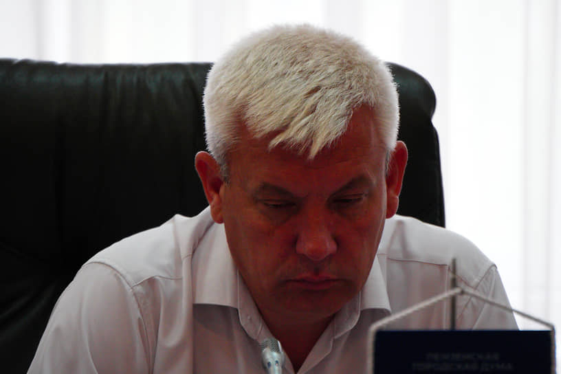 Член «Единой России», владелец ООО «Департамент Развития Отдыха и Туризма»
и ООО «ПК «Октябрьский» с прибылью 341 тыс. руб. Павел Орлов представляет интересы избирателей в гордуме второй созыв подряд