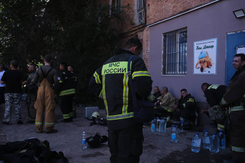 В ликвидации последствий обрушения дома задействовано порядка 200 спасателей