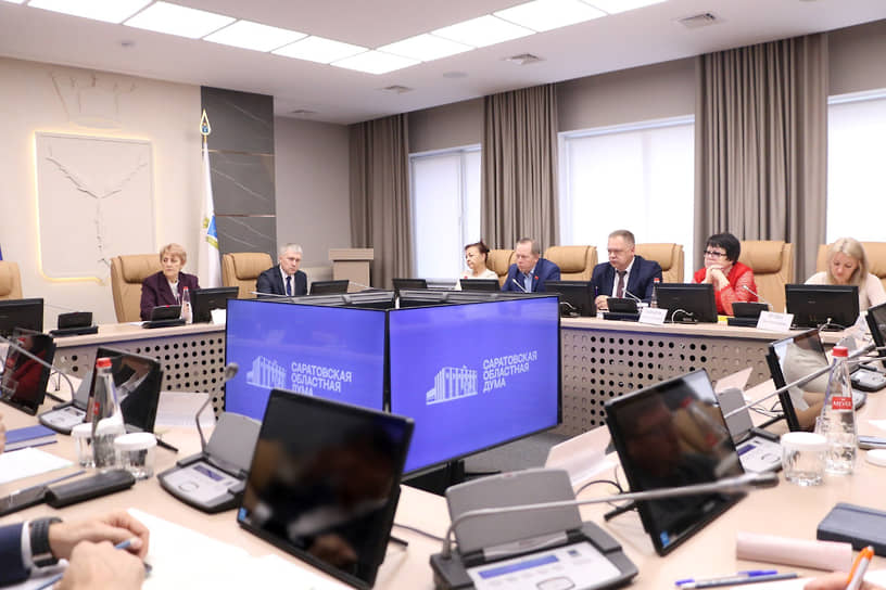 В Саратовском парламенте обсудили, как помочь местным аграриям