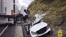 Четверо погибли при столкновении Mercedes с грузовиком на трассе Джубга — Сочи