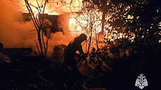 В Дагомысе спустя три часа потушили пожар в частных домах