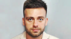 Бросившего младенца в снег на Красной Поляне блогера вновь объявили в розыск