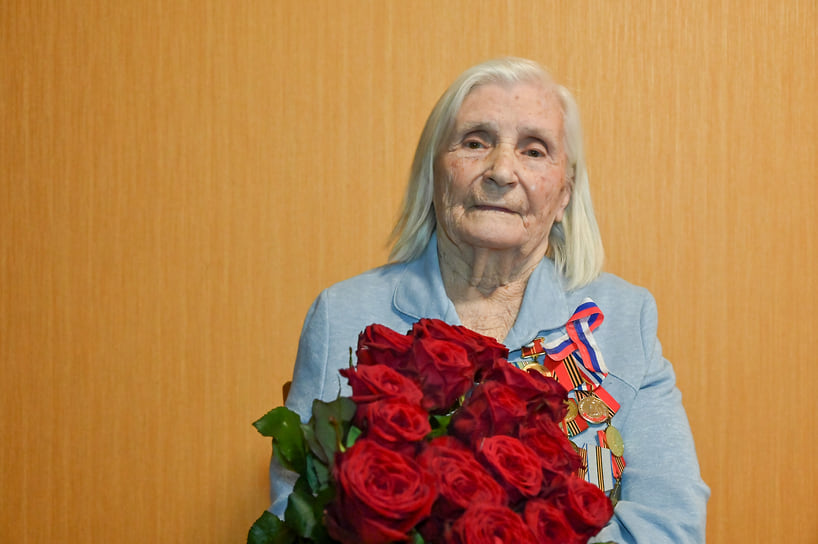 Новикова Лидия Васильева, 99 лет. С 18 лет вольнонаемной санитаркой переехала в Сочи, восстанавливала после ранений бойцов Красной Армии в санатории им. Ворошилова в городе Сочи, где проработала два года