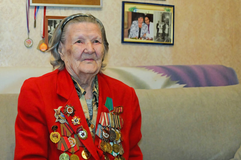 Хрящева Валентина Ивановна, 98 лет. 18-летнюю Валентину Ивановну в 43-ем зачислили в 10-ую гвардейскую дивизию. Валентина Хрящева вызволяла из-под обстрела десятки раненых, спасая которых, была ранена и сама