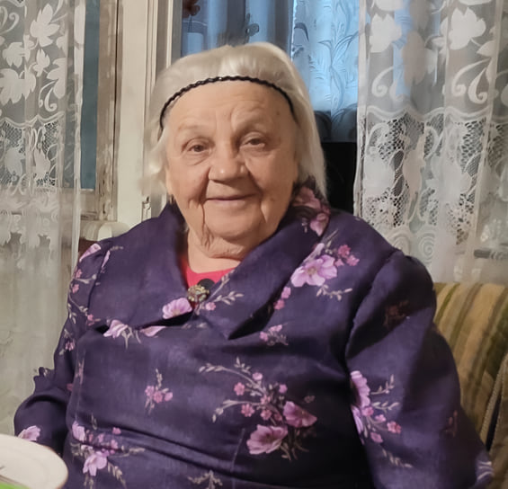 Вербицкая Нинель Нестеровна, 95 лет. Во время войны подростком, наравне с взрослыми, помогала выращивать и перерабатывать коноплю в совхозе Чехрак Кошехабльского района. Конопля, перерабатываемая в пеньку, была в советские военные годы важным стратегическим сырьем