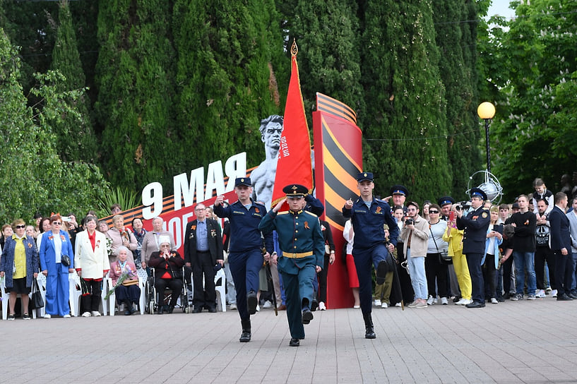 В День Победы памятные мероприятия состоялись одновременно у памятников военной истории во всех районах курорта