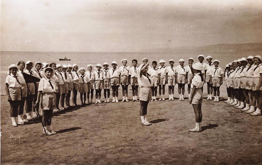 Первая смена в «Орленке» длилась 45 дней. Ее участниками стали 520 детей из 37 областей РСФСР