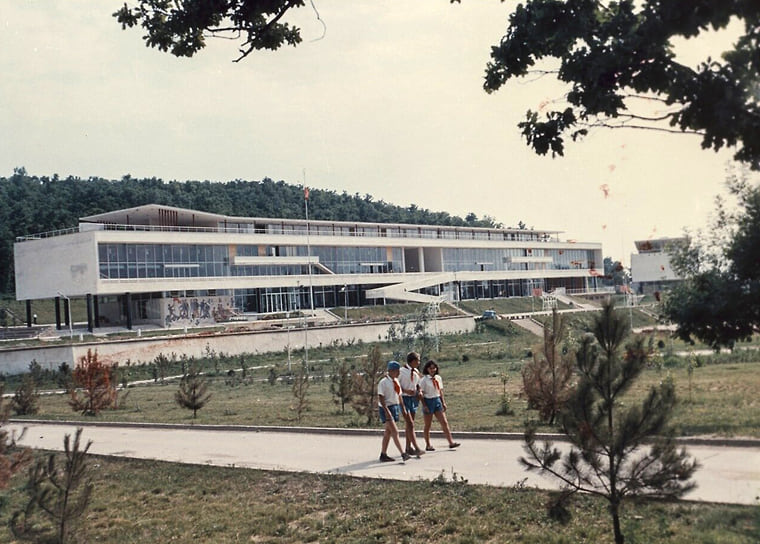 17 июня 1965 года заработал детский лагерь «Стремительный»