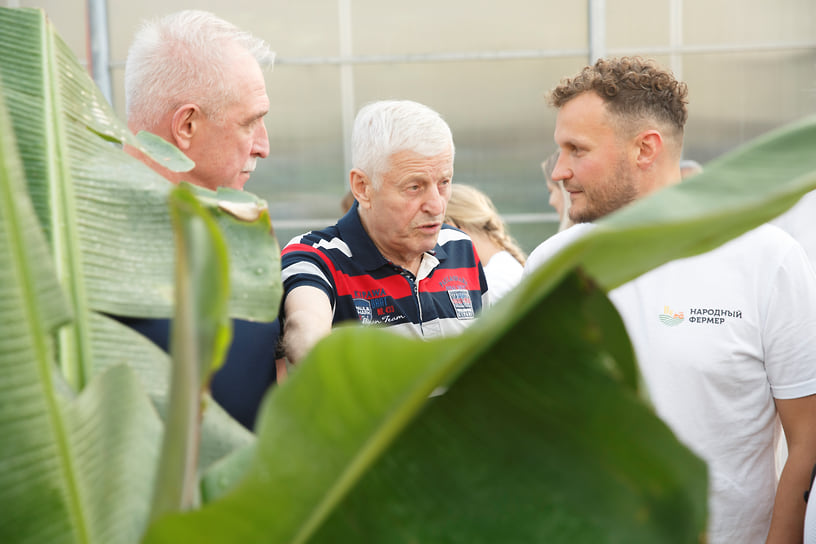 Слева направо: депутат Госдумы Сергей Морозов, депутат Законодательного собрания Новосибирской области Виктор Кушнир и председатель ассоциации «Народный фермер» Олег Сирота