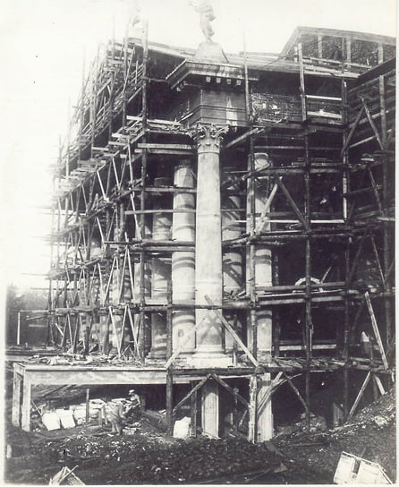 Работы стартовали в сентябре 1934 года. Архитектором выступил Константин Чернопятов