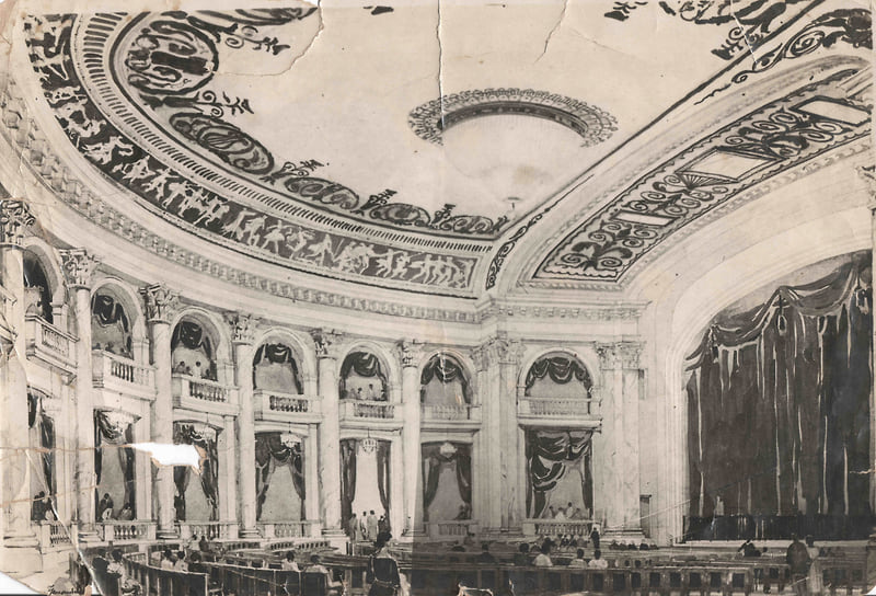 Нереализованный эскиз зрительного зала 1933 года. В окончательном проекте интерьер был изменен