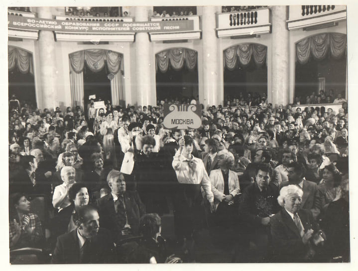 Первые массовые собрания в зрительном зале