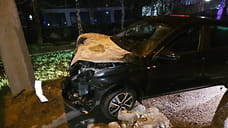 В Ставрополе «Лада Веста» влетела в опору ЛЭП и загорелась, двое пострадали