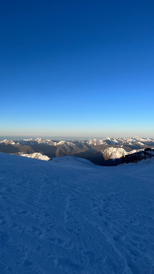 7:00 — восходит солнце
