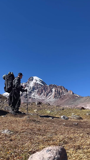 Спуск к поселку
