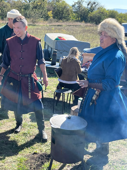 Гостей бесплатно угощали настоящим калмыцким чаем
