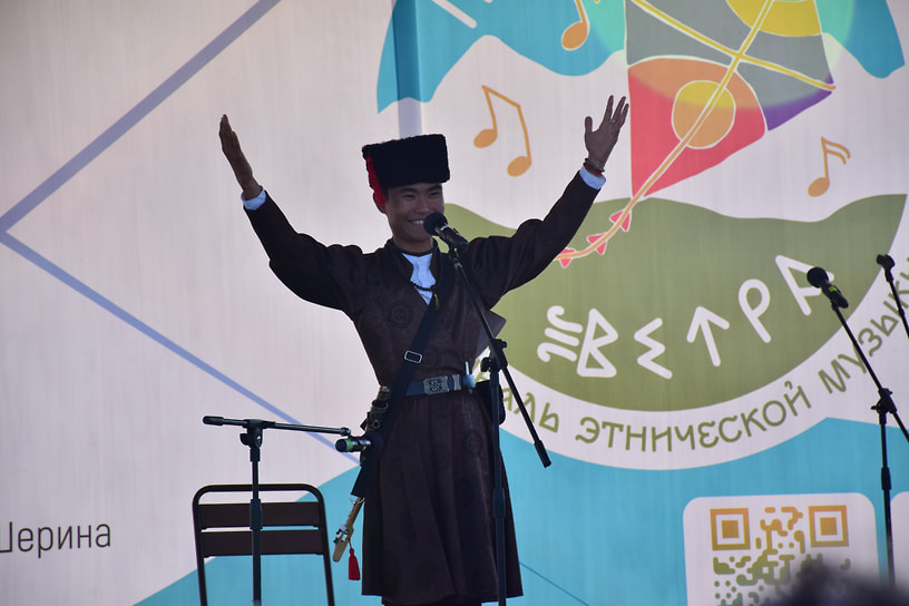 Исполнитель из Калмыкии — Чингис Ностаев
