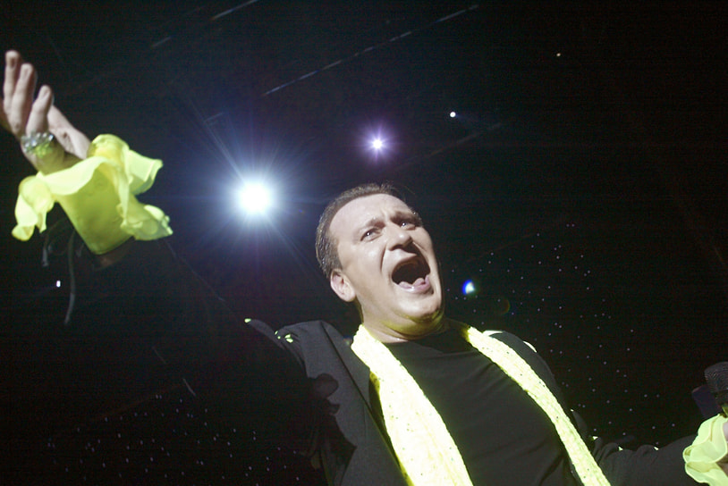 Выступает певец Сергей Пенкин