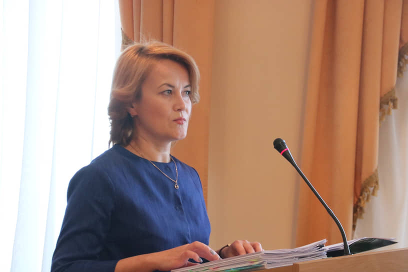 Министр финансов Башкирии Лира Игтисамова не убедила членов КПРФ и ЛДПР проголосовать за бюджет на 2022 год