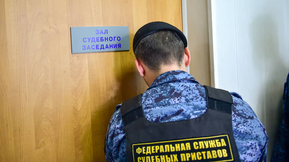 Общественника Антона Орлова взяли под стражу в зале суда