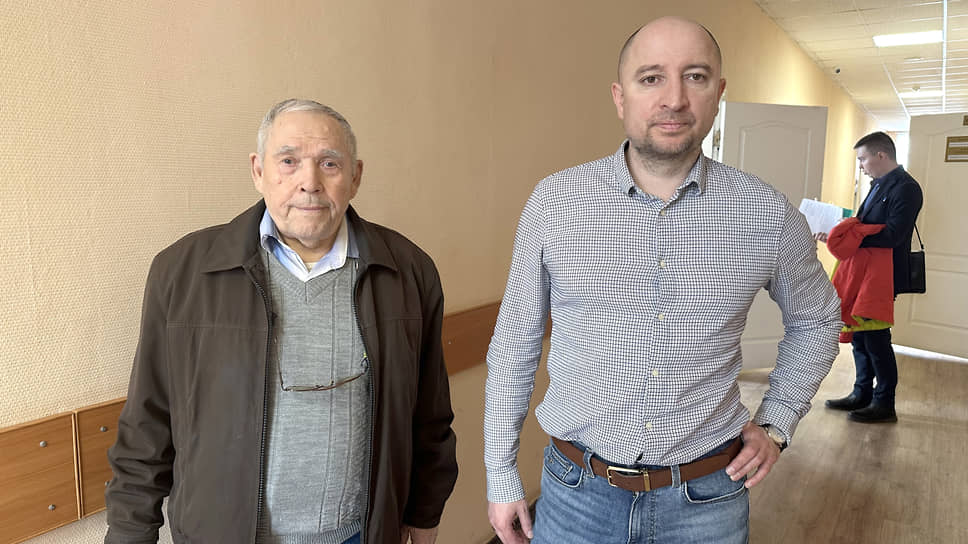 Фатхулла Исхаков (слева) просит увеличить компенсацию в 100 раз