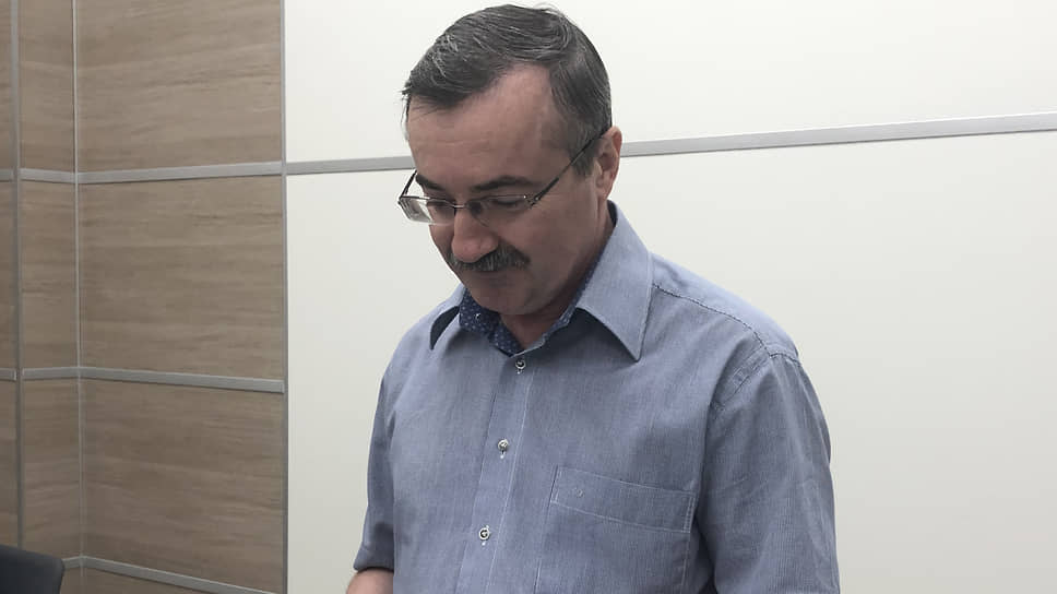 Адвокат Сергей Макаренко полагает, что уголовное дело может быть связано с дебиторской задолженностью компании его брата