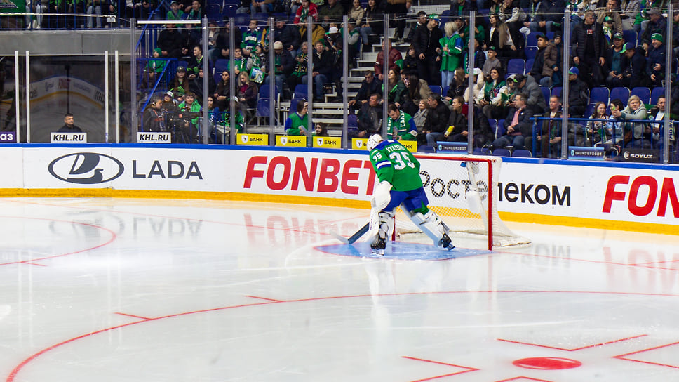 Вратарь уфимской команды Семен Вязовой