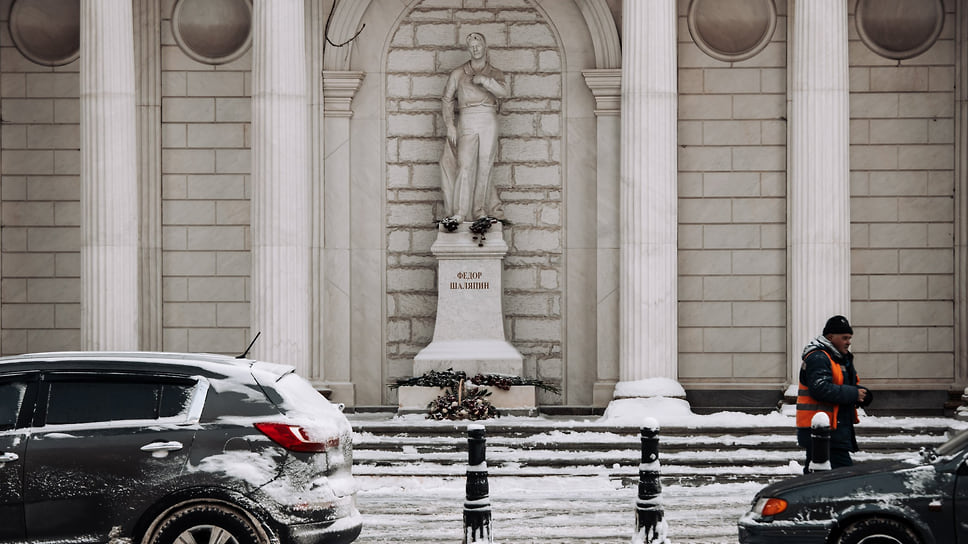 Мемориал Федору Шаляпину на улице Ленина. 13 февраля в столице Башкирии справляли 150-летие со дня его рождения
