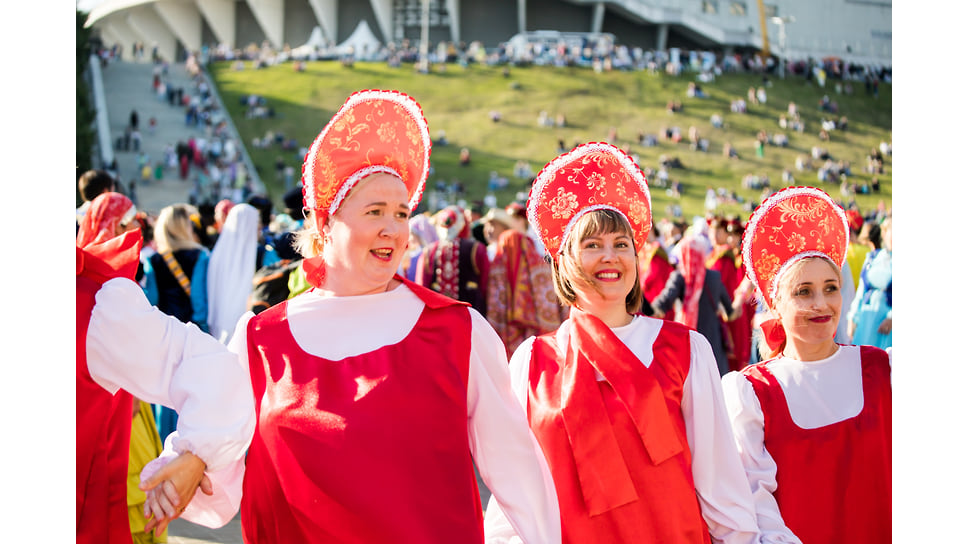 Гости из Беларуси в национальных костюмах

