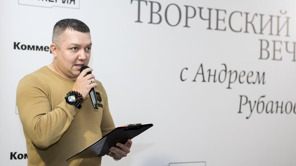 Главный редактор «Ъ-Уфа» Булат Баширов во время творческого вечера