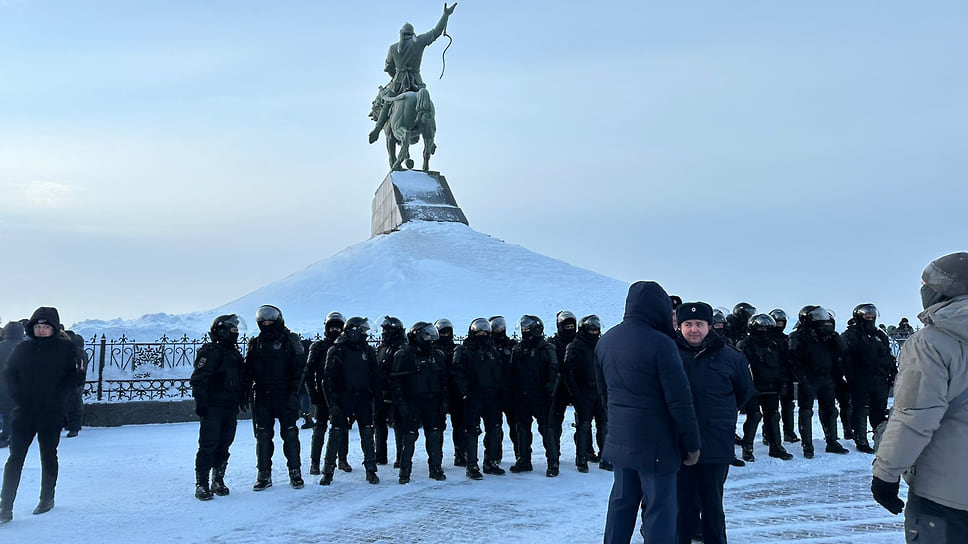 Полиция призывала разойтись участков, заявляя, что это противозаконно