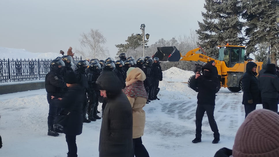 Всего задержали более десяти человек