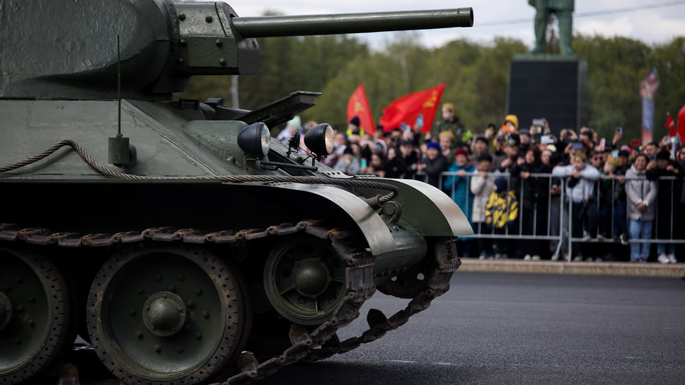 Парад военной техники 9 мая