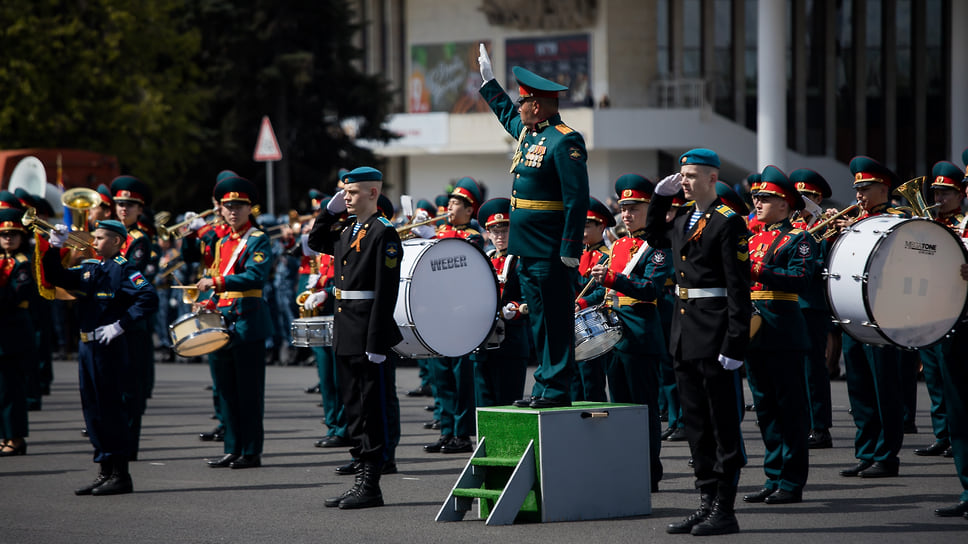 Оркестр на параде