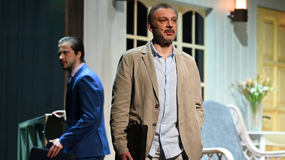 Актер Сергей Чонишвили во время спектакля